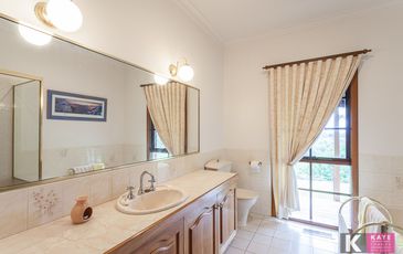 24 Sugarloaf Road, Beaconsfield Upper