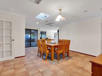 17 Fountain Way, Huntingdale