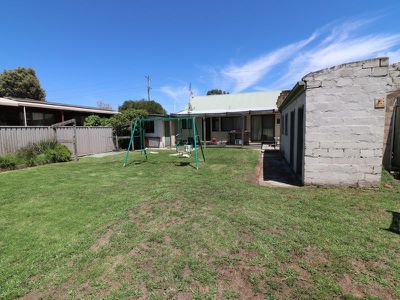 48 Oak St, Seymour