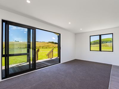 20 Journeys End, Tapora