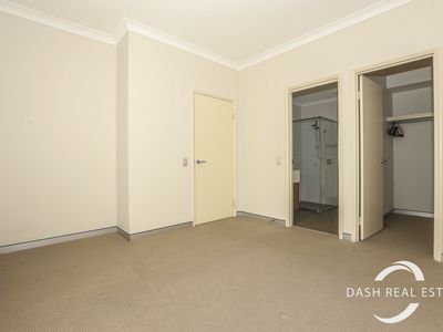 4/2 Walsh Loop, Joondalup