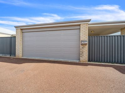 4 Strathclyde Circuit, Champion Lakes