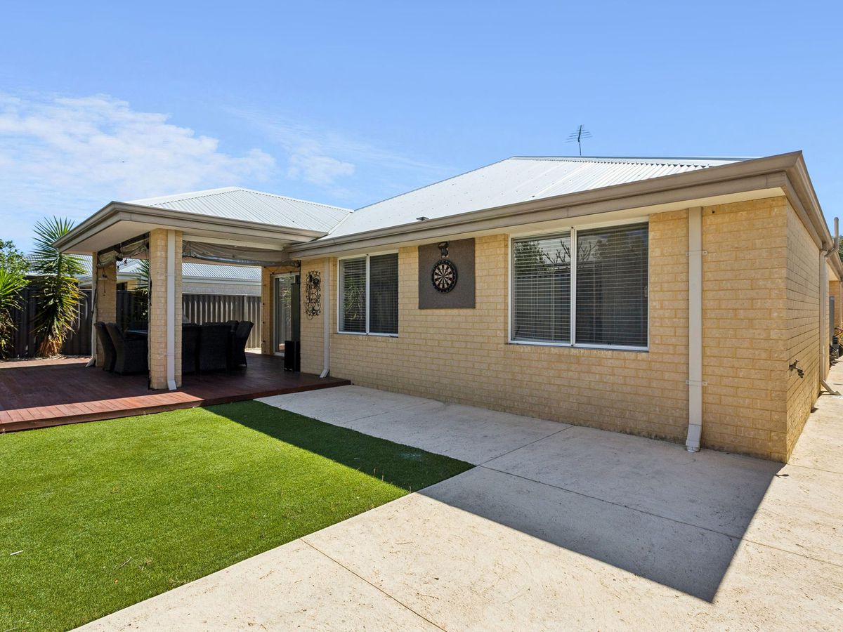 15 Palomino Promenade, The Vines