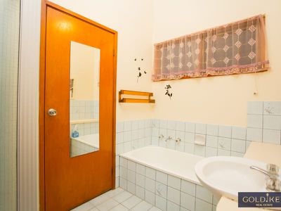 5 / 1 Bayview Crescent , Hoppers Crossing