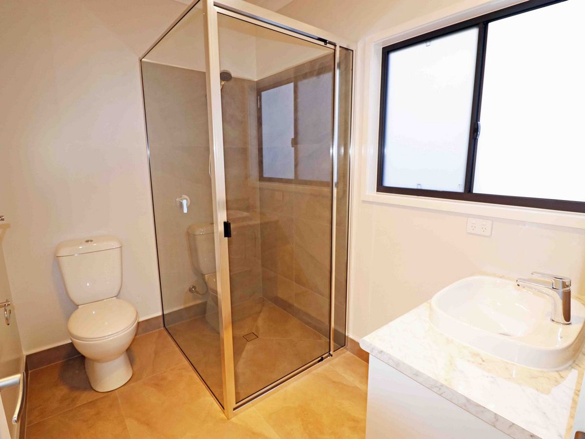 1 / 4 Canopus Circ, Atherton