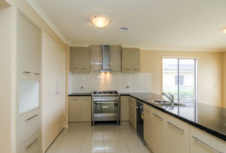 7 Waterstone Cove, Sanctuary Lakes
