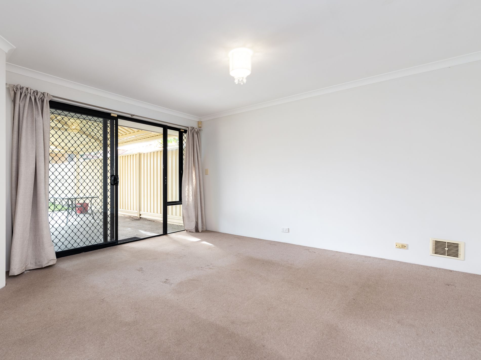 1/31 Holder Street, St James