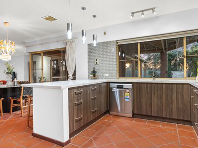 8 Heatherlea Parkway, Leeming