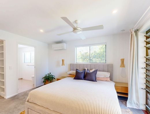 A Hidden Tewantin Gem with Space to Inspire image 10