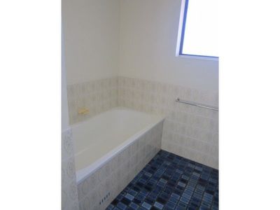 4 / 9 Melinda Grove, Lake Heights