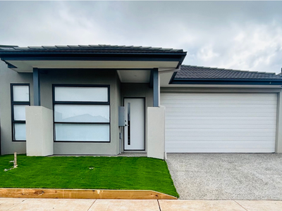 10 Lineker Dr, Deanside