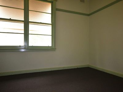 60 Lakeside Avenue , Mount Beauty