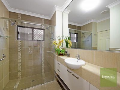 5 Santa Monica Place, Mount Louisa