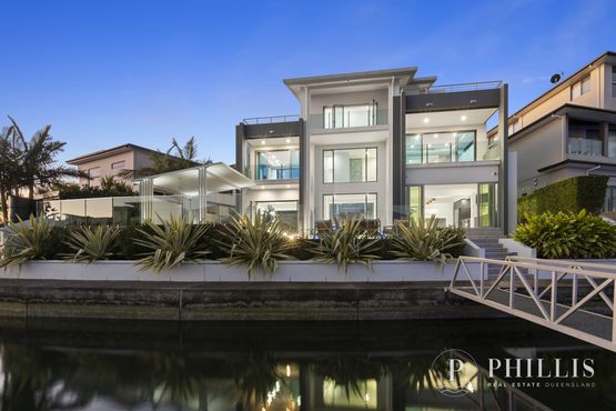 19 Knightsbridge Parade East, Sovereign Islands