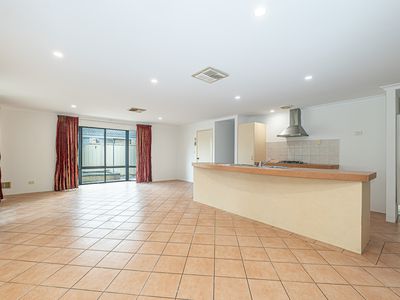22 Mary Mackillop Glen, Queens Park