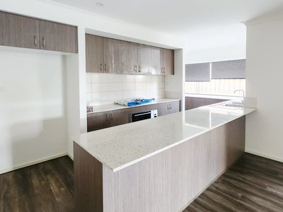 95 Holyoake Parade, Manor Lakes
