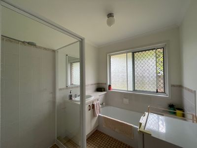 10 Golden Court, Kawungan