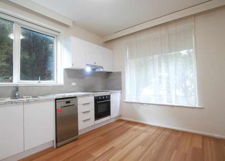 1 / 6 John Street, Elwood