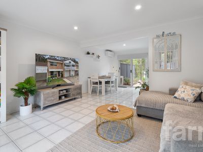 18 / 27 Rain Tree Glen, Coombabah