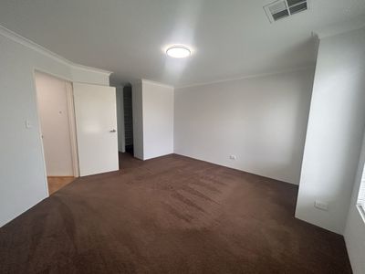 30 Harden Park Trail, Carramar
