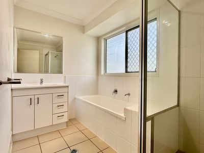 18 Littleford Cct, Bundamba