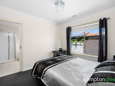 2 / 60 Tanner Street, Breakwater
