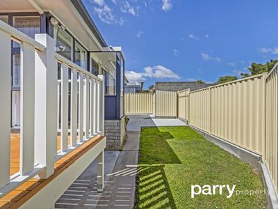 1/4 Bluegum Road, Youngtown