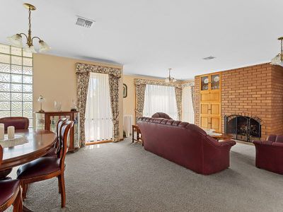 10 Veterans Row, Westbury