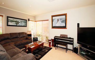 6 Sunhill Court, Beaconsfield