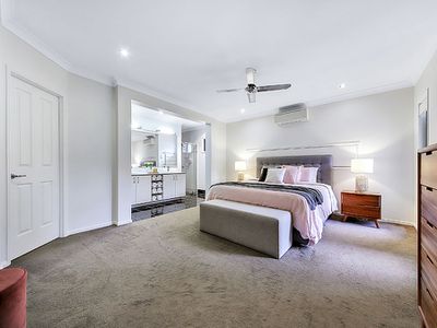 8 Blue Gum Place, Wakerley