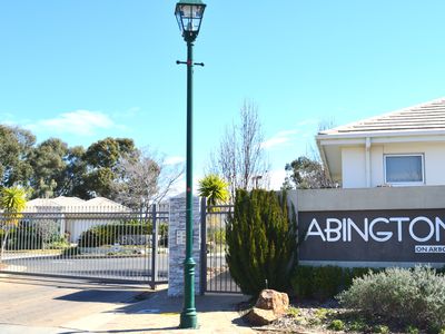 3 / 8 Arbory Close, Dubbo