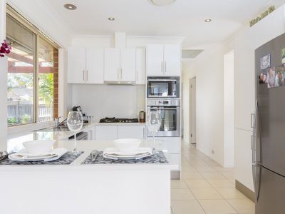 19 Silverwood Place, Horsley