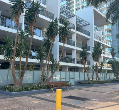 202 / 3 Como Crescent, Southport