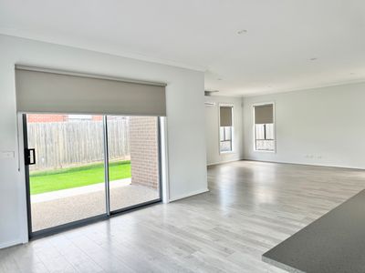 6 Shrubs Road, Mambourin