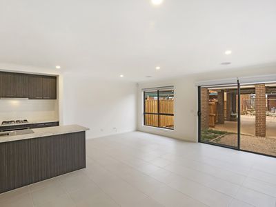 11 Taro Walk, Rockbank