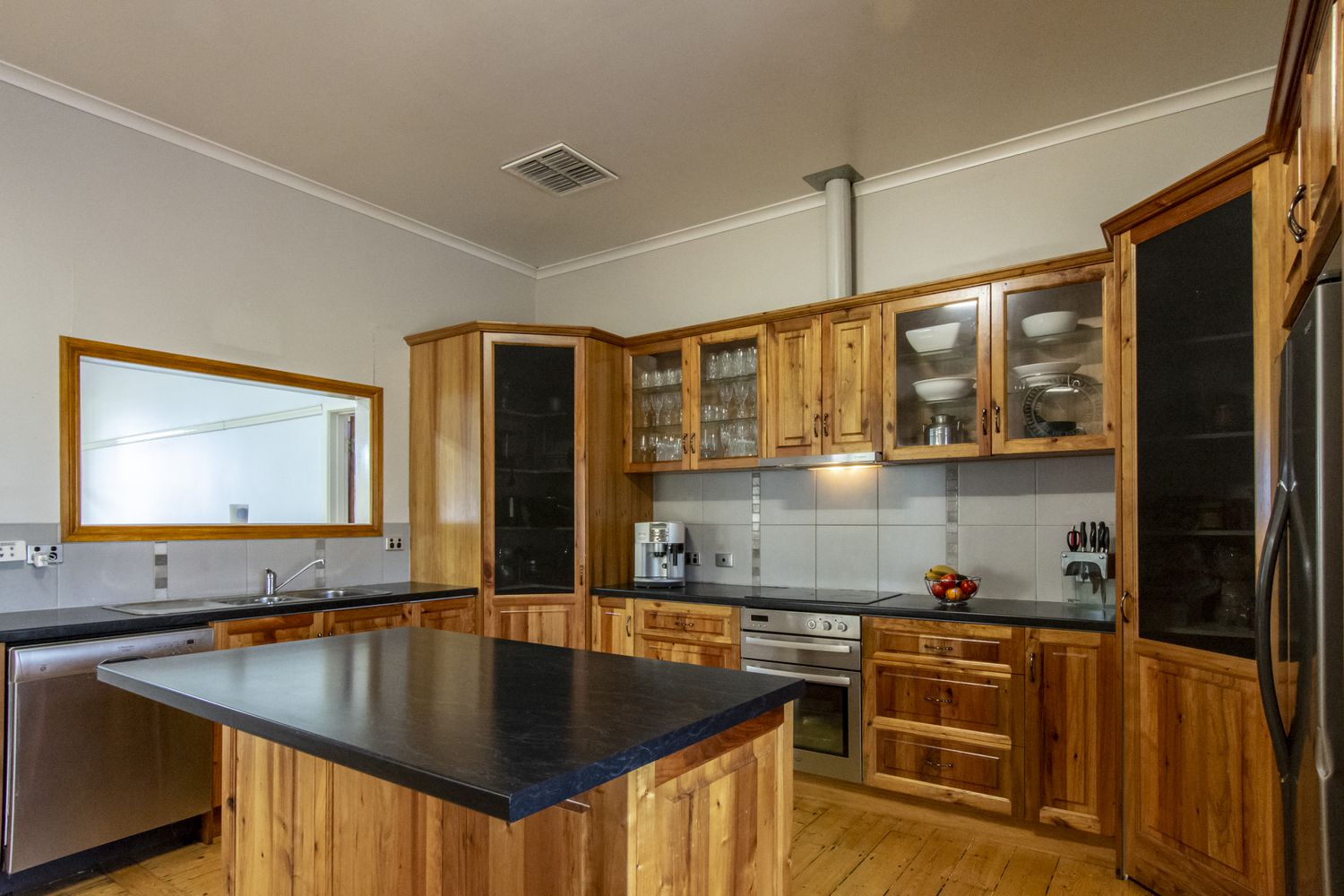 256 HORSHAM-LUBECK ROAD, Riverside