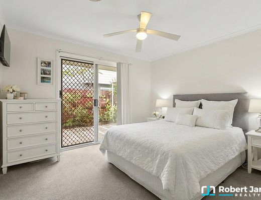 Low Maintenance  image 7