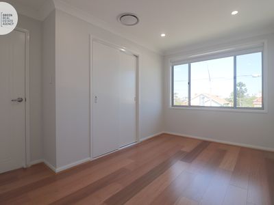 28 Hawkesbury Road, Westmead