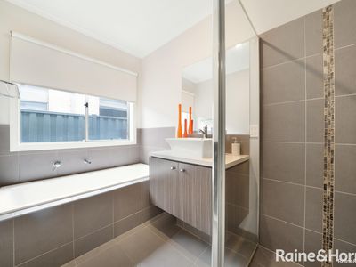 9 Talisker Street, Tarneit