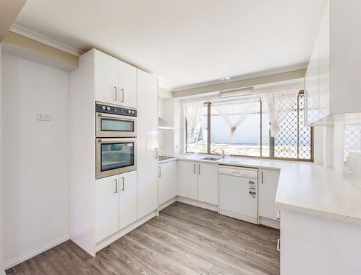 Enter Acreage Freedom with Exceptional Multi-Generational Versatility image 19