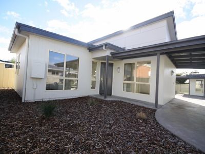 2 / 3 Isabelle Court, Wynyard