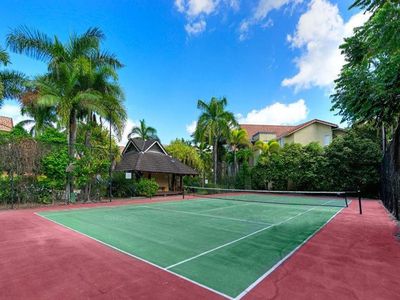 1418 / 2-10 Greenslopes Street, Cairns North