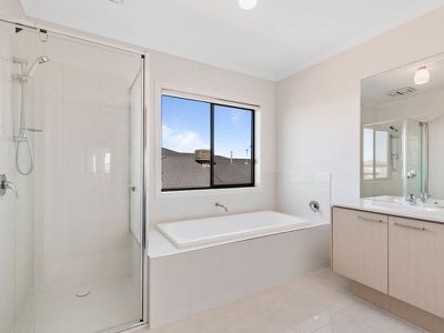 372 Saltwater Promenade, Point Cook