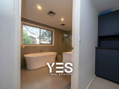 32 Lemana Crescent, Mount Waverley