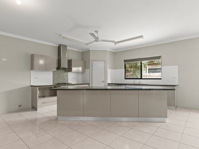 18 Honeyeater Loop, Djugun