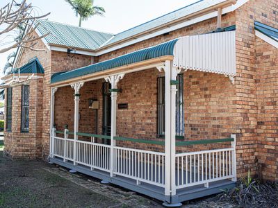 2 QUEEN STREET, Dinmore