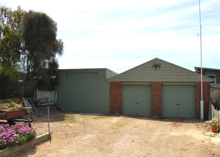 9-11 Nolan Street, Narrawong