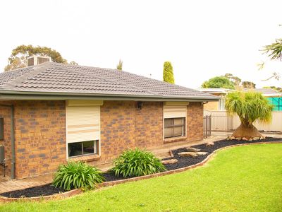 25 Greenbank Grove, Hackham
