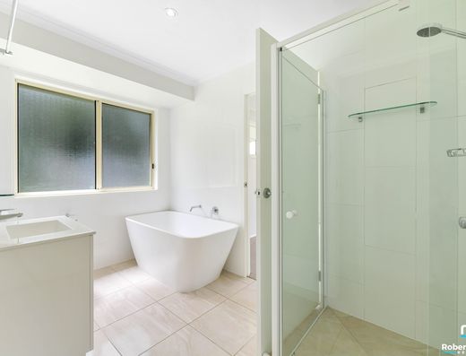 A 3 Bedroom Home PLUS Bonus Room in The Parklands Estate  image 8