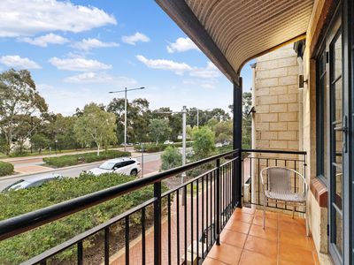 58 Lakeside Drive, Joondalup